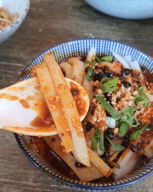 mung bean starch noodles in spicy vinegar sauce 酸辣凉粉 #Veganuary at Tianfuzius in Berlin