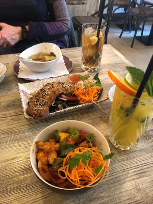 Wonton soup, smaller portion of vegan duck and smaller portion of vegan shrimps at Tianfuzius in Berlin