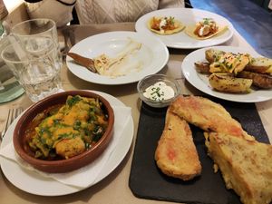 Albóndigas, tortilla de patatas, tacos veganos, hummus and patatas vegetalia at Vegetalia - Gotico in Barcelona