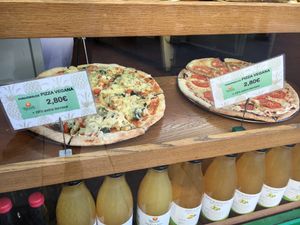 Vegan pizza at Vegetalia - Gotico in Barcelona