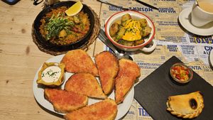 Veggie paella, patatas bravas, pan con tomate, empanada at Vegetalia - Gotico in Barcelona