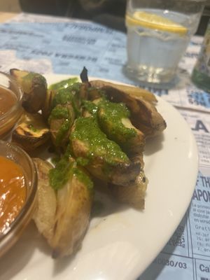 Kartoffeln 🥔 mit Pesto  at Vegetalia - Gotico in Barcelona