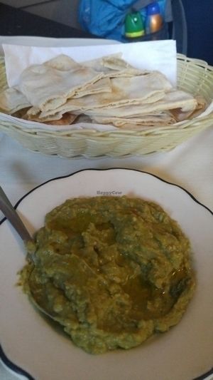 spicy avocado dip at The Kasbah in Niagara Falls