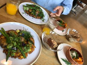 Wegańskie omlety z dodatkami  at Nadzieja JE SUS in Poznan