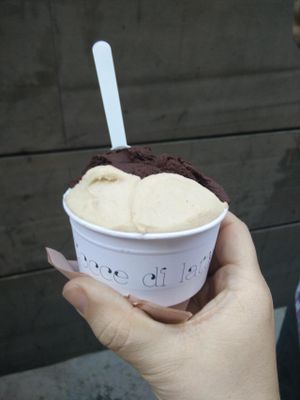 Apple & Cinnamon and Chocolate at Heladeria Gocce di Latte in Barcelona