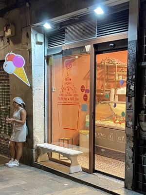 Outside  at Heladeria Gocce di Latte in Barcelona