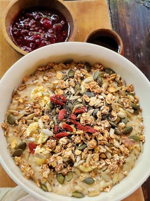 Breakfast oatmeal at Karma Kafe in Koh Phangan