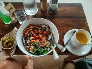 Breakfast bowl and turmeric latte at Karma Kafe in Koh Phangan