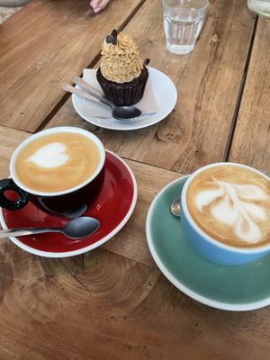 Peanutbutter cupcake with coffees with oat and sojamilk  at Brass Monkey in Vienna