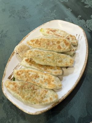 Cabbage with veg ham bits inside, and they gave me a free red bean pastry!  at Jīng Yuán SùShí Guǎn 京園素食館 in Taipei