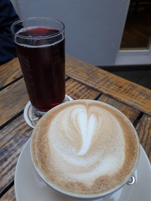Cappuccino mit Hafermilch, Johannisbeerschorle at Hofcafe in Bamberg