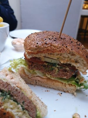 Veganer Burger at Hofcafe in Bamberg