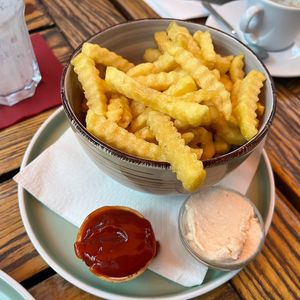 Fritten mit Veganer Mayo und Ketchup   at Hofcafe in Bamberg