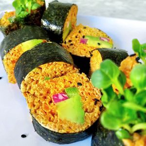 Vegan Spicy Carrot Roll - DELICIOUS  at Make Out in Culver City