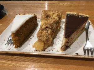 Carrot-, Apple- and Chocolate-Cheesecake at VEVAY in Frankfurt