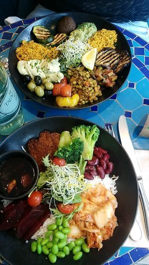 In front tempeh with rice, behind a Vevay bowl at VEVAY in Frankfurt