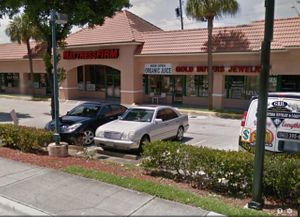 Looking at the shop heading South on Federal Highway. Just across of Ruby's in Mizner. at Organic Express Juice Bar in Boca Raton