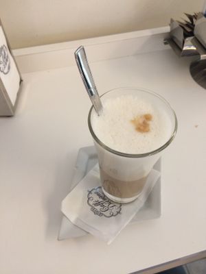Soymilk latte macchiato at Brunchy Bar in Padua