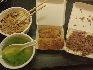 Noodles, meatball soup, mock duck and rice with mince at Zhēn Hǎo Wèi SùShí 真好味素食 in Kaohsiung