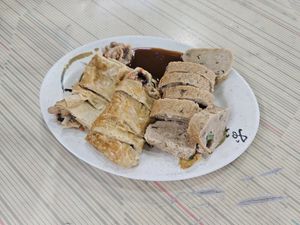 Mock duck and mock steak at Zhēn Hǎo Wèi SùShí 真好味素食 in Kaohsiung