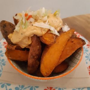Potatowedges with lemon-ginger veganaise at Greenway in Antwerpen