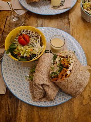 Kebab wrap with seasonal salad at Greenway in Antwerpen