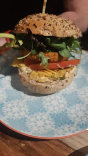 Tortilla chips in bun with pepper burger at Greenway in Antwerpen