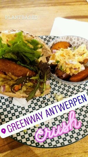Jalapeño Burguer & Sweet Potatoes fries! Vegan yummy at Greenway in Antwerpen