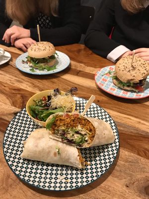 Wrap and burgers at Greenway in Antwerpen