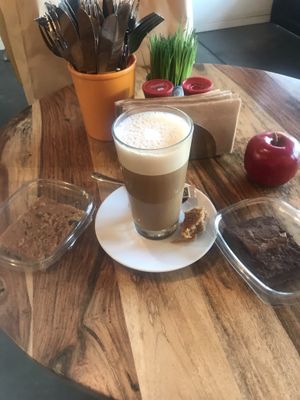 Oatmilk Latte with a slice of carrot cake and brownie to take away!! Mmmmm at Greenway in Antwerpen