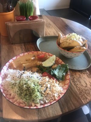 Thai red curry with a side of Frites and mayo sauce!  at Greenway in Antwerpen