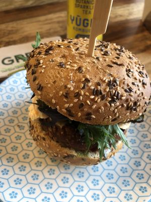 Mexican jalapeños burger is heaven 🙌🏻🙌🏻🙌🏻 so tasty !  at Greenway in Antwerpen