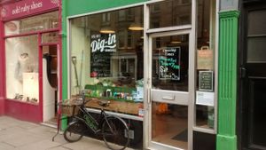 Outside at Dig-in-Bruntsfield in Edinburgh