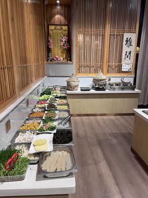 Hot pot, rice, steamed dishes  at Su Ji Xiang in Kunming