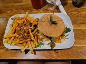 A burger with a nice garlic aliolisauce at The Vegan Bar in Malmo