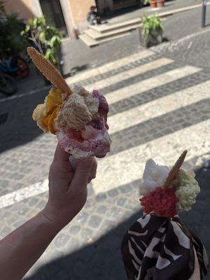 only the gelato on the right is vegan  at Gelateria dell Angeletto in Rome