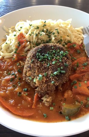 Getreidebratling mit Spätzle und Paprikasoße  at V2O Restaurant in Friedrichshafen