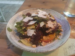 Salad with roasted peaches at roots in Thessaloniki