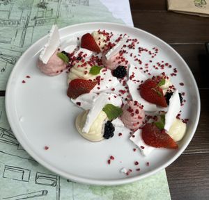 Pavlova   at roots in Thessaloniki