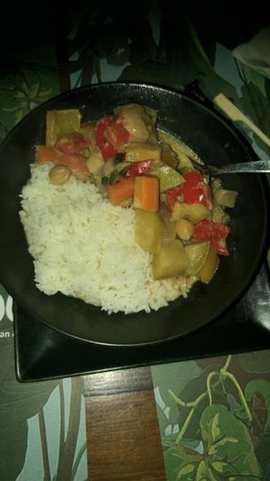 אורז בקארי וחלב קוקוס at roots in Thessaloniki