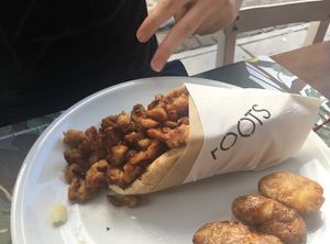 rOOTS soya gyro with veggies inside and vegan tzatziki and baked potatoes at roots in Thessaloniki