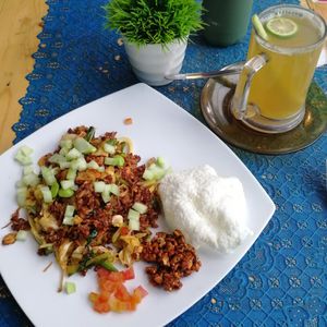 Ultimate Nasi Goreng with Lemongrass Tea at Wulan Vegetarian Warung in Ubud