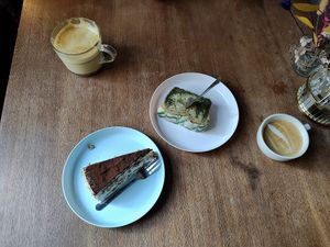 Tiramisu Torte, Matcha Kuchen, Cappuccino + Kurkuma Latte  at Kandie Shop in Hamburg
