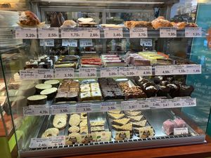 Cakes at Maran Vegan Bistro in Vienna