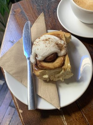 cinnamon bun at Brew Lab in Edinburgh