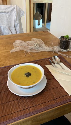 Kürbis Kichererbsen Ananas Suppe   at triVida in Klagenfurt