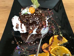 Dessert „Veganer mit Schlag“ at triVida in Klagenfurt