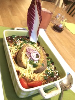 Ofenkartoffel mit Chili sin Carne at triVida in Klagenfurt