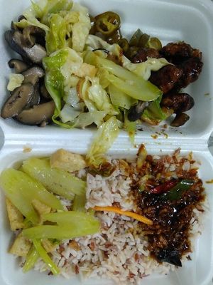 Brown rice with various vege at He Xi Vegetarian in East Singapore