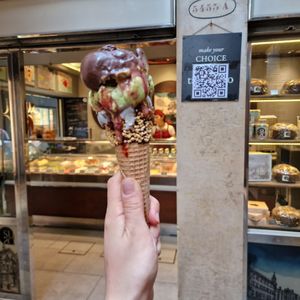 Halva and pistachio-amarena are the best! Cones are vegan, too :3 at Gelatoteca SuSo in Venice